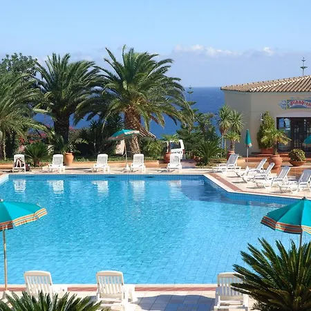 Le Quattro Lune Hotel 3*
